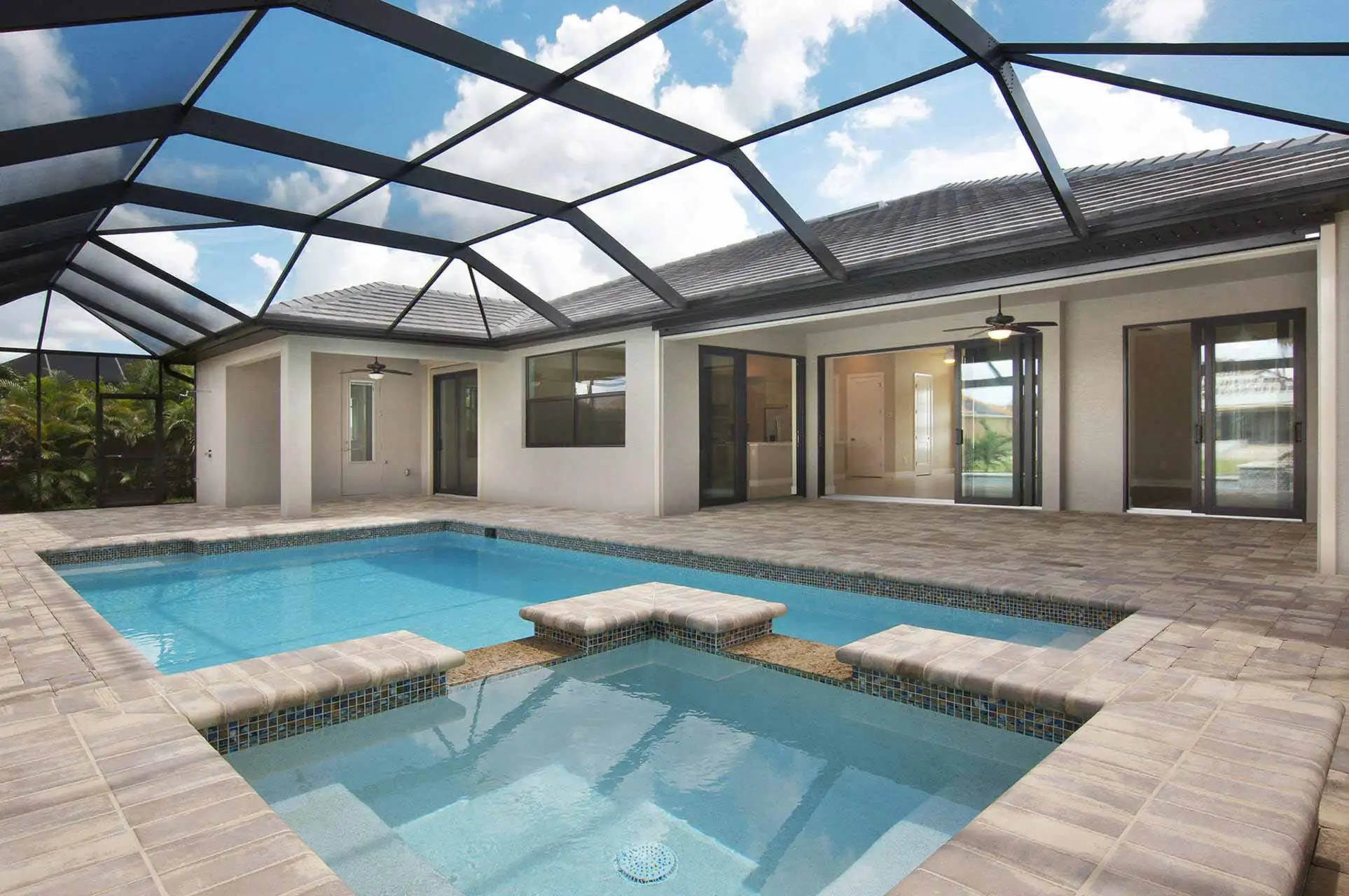 Neubau in Cape Coral mit Pool
